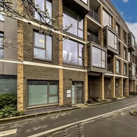 Buy this 2 bed apartment on Mitcham Road in London, CR0 3HG