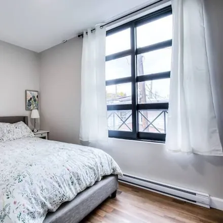 Rent this studio apartment on The Plateau in Montreal, QC H2L 1A3