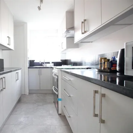 Rent this 2 bed apartment on Common Road in Langley, SL3 8GX