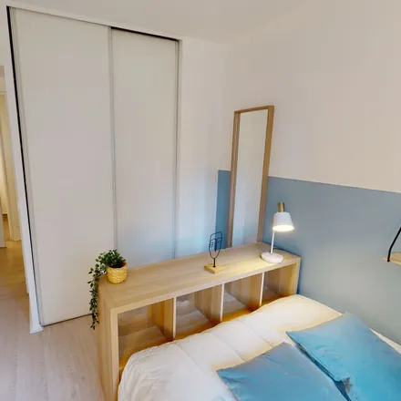 Rent this 7 bed room on 8 rue des Frigos