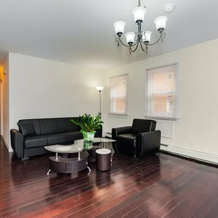 Rent this 3 bed apartment on 439 West 263rd Street in New York, NY 10471
