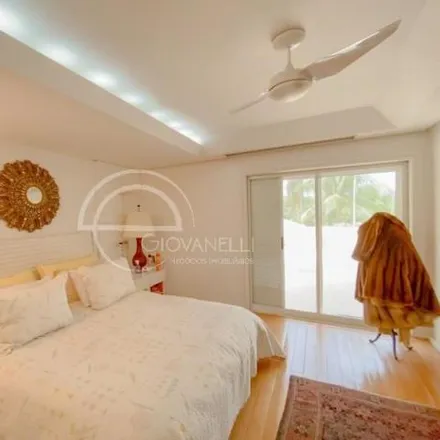 Buy this 5 bed house on Riviera in Avenida das Américas, Barra da Tijuca