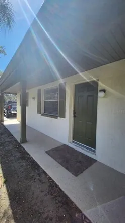 Rent this 2 bed house on Stretcher Limo in Massachusetts Avenue, New Port Richey