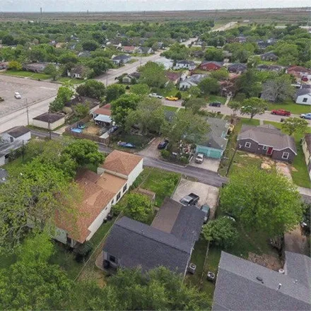 Image 5 - 1111 West 6th Street, Freeport, TX 77541, USA - House for sale