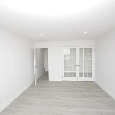 Image 7 - 209-40 23rd Avenue, New York, NY 11360, USA - Apartment for rent