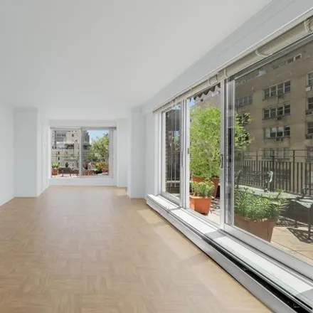 Image 3 - 345 E 52nd St Unit 11cd, New York, 10022 - Apartment for sale
