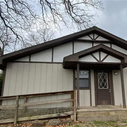 Rent this 2 bed house on 607 East Franklin Street in Hico, Siloam Springs