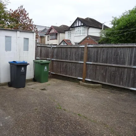 Image 2 - The Chip Club, 56 Villiers Road, London, KT1 3BB, United Kingdom - House for rent