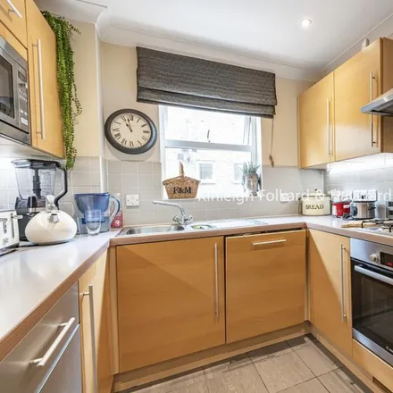 Rent this 2 bed apartment on The Avenue in London, BR3 5DJ