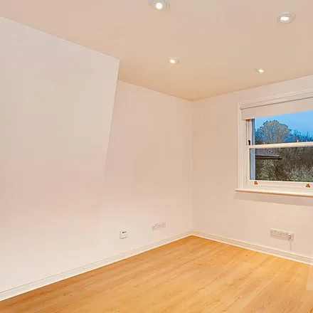 Image 3 - 17 West Heath Road, London, NW3 7UX, United Kingdom - House for rent