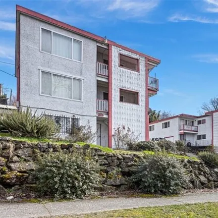 Buy this studio house on 812 29th Ave S in Seattle, Washington