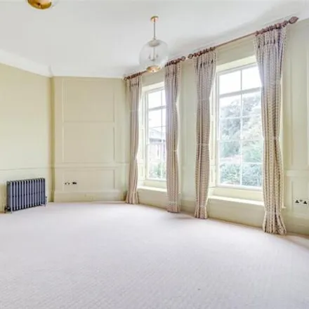 Image 4 - 75 Kew Green, London, TW9 3AH, United Kingdom - House for rent