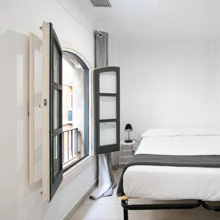 Rent this 2 bed apartment on Carrer de Felícia Fuster i Viladecans in 08001 Barcelona, Spain