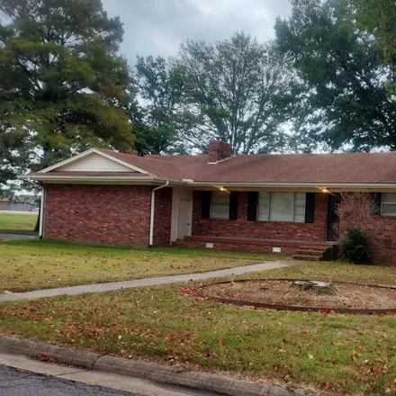 Buy this 3 bed house on 445 East Kim Street in Wynne, AR 72396
