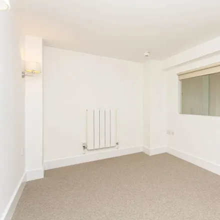 Image 2 - Building 19, Carriage Street, London, SE18 6YL, United Kingdom - Apartment for rent