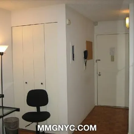 Image 3 - 458 West 49th Street, New York, NY 10019, USA - Apartment for rent
