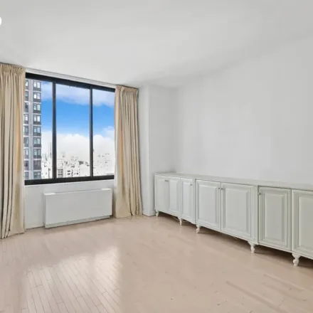 Image 2 - 200 East 65th Street, New York, NY 10065, USA - Apartment for rent