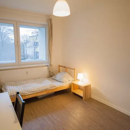 Rent this 4 bed room on Poßmoorweg 14a in 22301 Hamburg, Germany