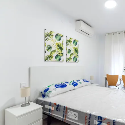 Rent this 5 bed room on Madrid in Avenida de las Glorietas, 20