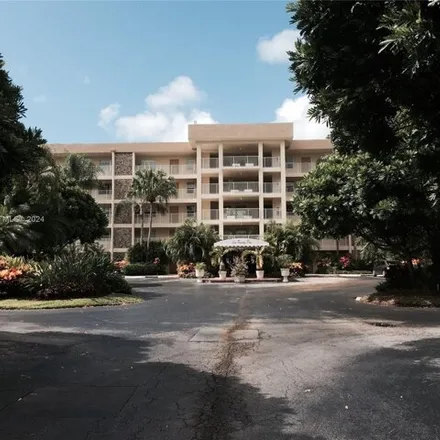 Rent this 3 bed condo on 806 Cypress Grove Way in Pompano Beach, FL 33069