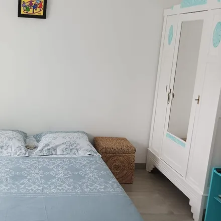 Rent this 3 bed house on 56730 Saint-Gildas-de-Rhuys