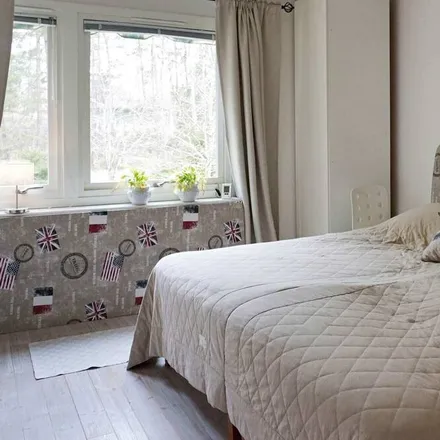 Rent this 3 bed townhouse on 178 53 Ekerö kommun