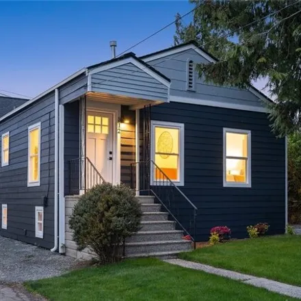 Buy this 3 bed house on 312 North 101st Street in Seattle, WA 98133