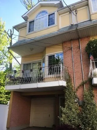 Buy this 3 bed house on 14 Ostrich Court in New York, NY 10309