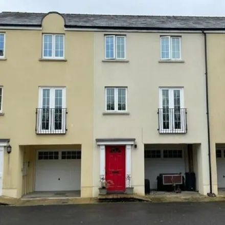 Buy this 4 bed townhouse on Parc Pengrug in Llandeilo, SA19 6RZ