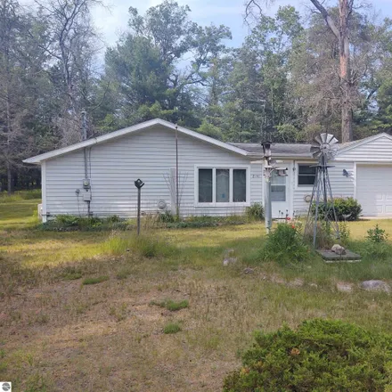 Image 3 - 2045 Geraldine Street, Elbow Lake, Mills Township, MI 48756, USA - House for sale