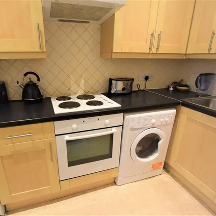Image 5 - Gadgetry, High Road, London, N12 9BF, United Kingdom - Apartment for rent