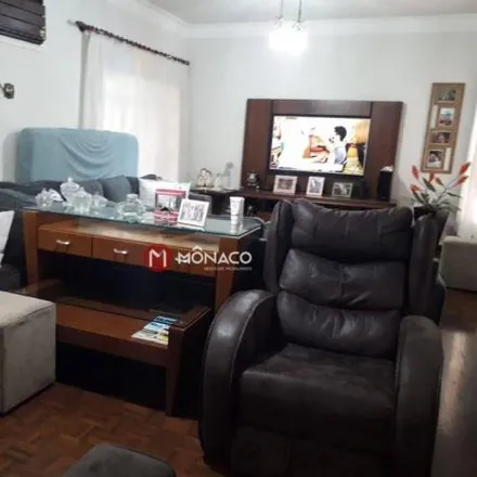 Buy this 5 bed house on Rua Alfredo Battini in Champagnat, Londrina - PR