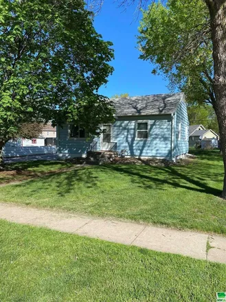 Buy this 1 bed house on 4313 Floyd Boulevard in Leeds, Sioux City