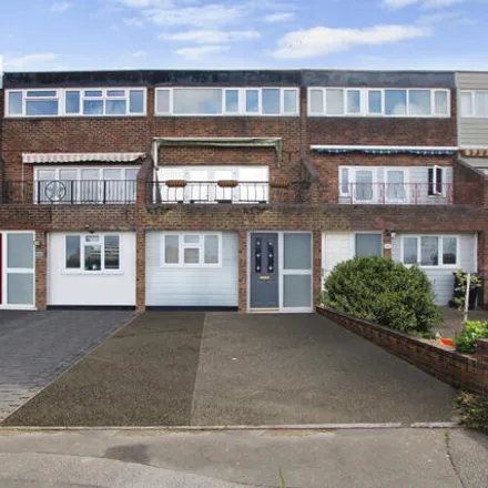 Buy this 5 bed townhouse on Gun Hill Place in Basildon, SS16 5UY