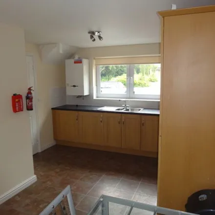 Image 2 - Beeches Hollow, Sheffield, S2 3QY, United Kingdom - Townhouse for rent