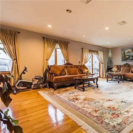 Image 2 - 2572 West 16th Street, New York, NY 11214, USA - Townhouse for sale