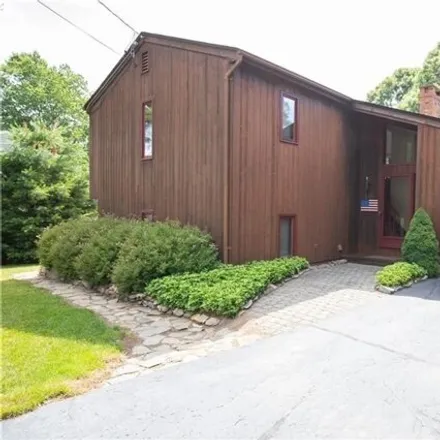 Rent this 3 bed house on 140 Niles Hill Rd in Waterford, Connecticut