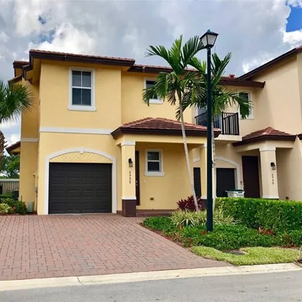 Rent this 3 bed townhouse on unnamed road in West Dixie Bend, Coconut Creek