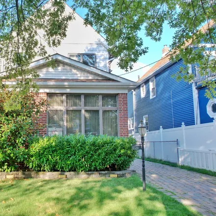 Buy this 3 bed house on 207 Yetman Avenue in New York, NY 10307