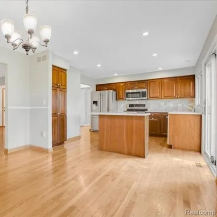 Image 6 - 5522 Beauchamp Place, West Bloomfield Township, MI 48322, USA - House for sale