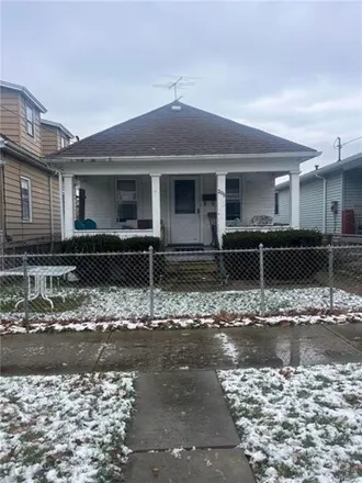 Image 2 - 2190 Seneca Avenue, City of Niagara Falls, NY 14305, USA - House for sale