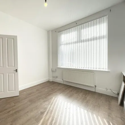 Image 3 - Welbeck Street, Manchester, M18 8GQ, United Kingdom - Townhouse for rent