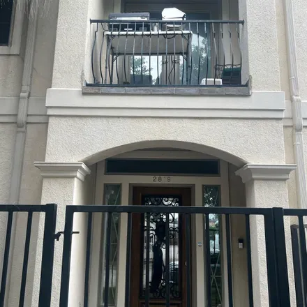 Image 2 - 2869 Albany Street, Houston, TX 77006, USA - Townhouse for rent