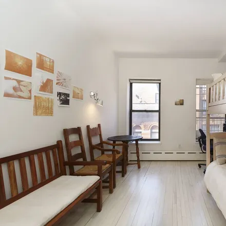 Rent this 3 bed condo on New York