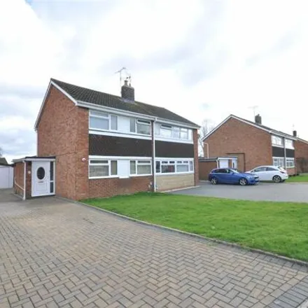 Buy this 3 bed duplex on Martinfield in Swindon, SN3 5BA