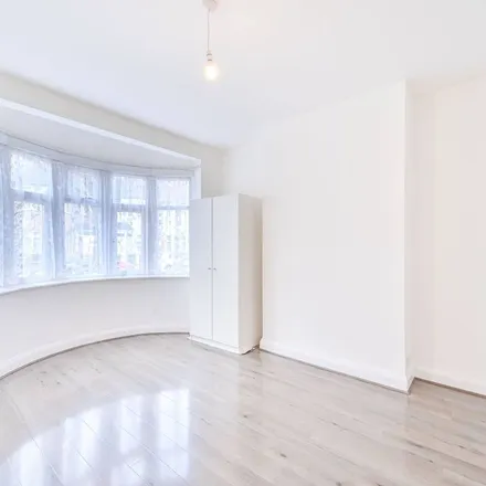 Rent this 4 bed apartment on Sanderstead Road in London, E10 7PN
