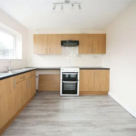 Rent this 3 bed townhouse on 105 Bromley Gardens in Houghton Regis, LU5 5RJ
