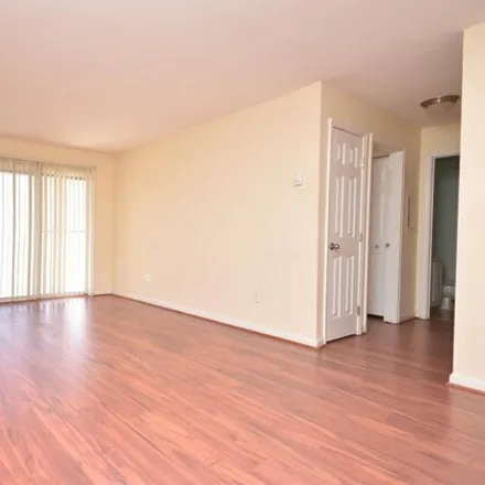 Image 3 - 14913 Rydell Road, London Towne, Centreville, VA 20121, USA - Condo for rent
