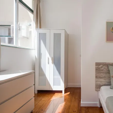 Rent this 8 bed room on Pastelaria Conde in Calçada do Marquês de Abrantes, 1200-719 Lisbon