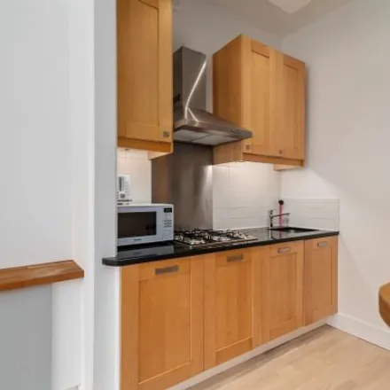 Image 3 - 45 Lindore Road, London, SW11 1HJ, United Kingdom - Apartment for rent